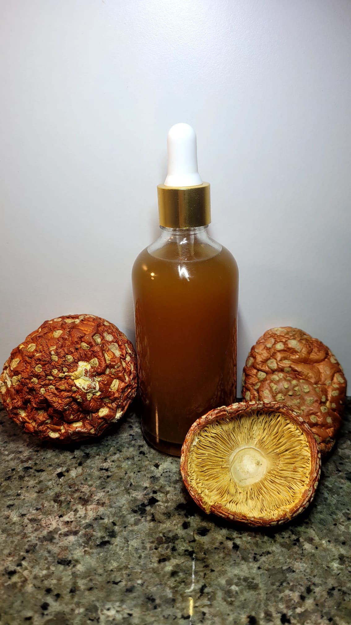 Nalewka Amanita Mus. z całych suszonych kapeluszy 100ml.